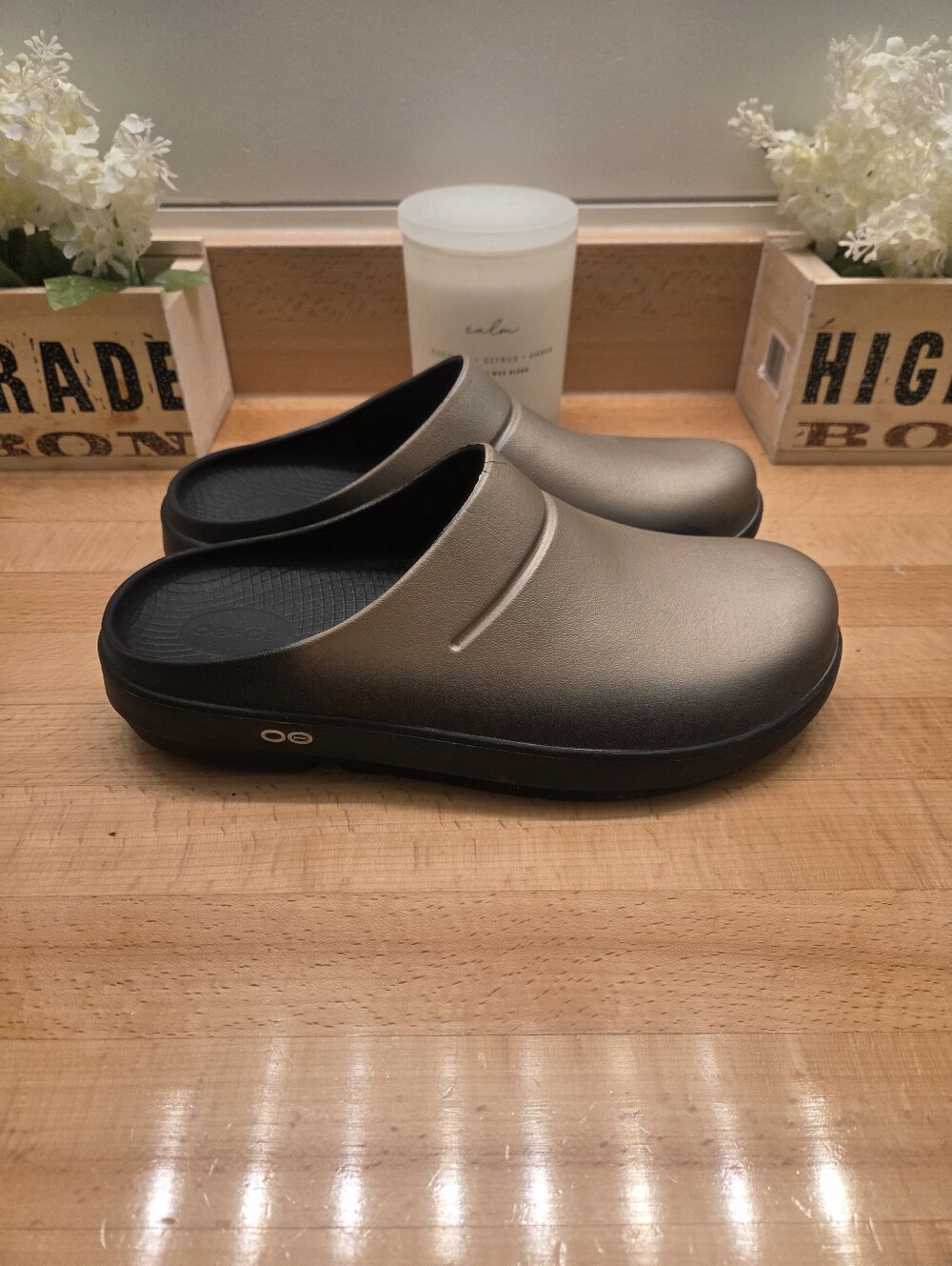 OOFOS OOcloog Clogs Metallic Taupe Men's Size 10